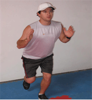 single leg squat with shoulder reach-up